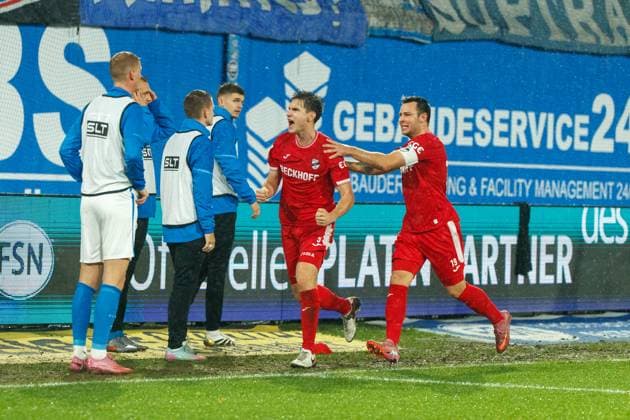 left goalscorer to 1 2 Martin Ens VERL and Niko Kijewski VERL cheer and celebrate GER, FC Hansa Rostock vs SC Verl, Soccer, Men, 3 League, Matchday 13, Season 2025 2026, 01 11 2025 Rostock Ostseestadion Mecklenburg Vorpommern Germany