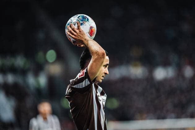 Soccer Men Season 2025 2026 Soccer Bundesliga 09 Matchday FC St Pauli vs Borussia Mönchengladbach 01 11 2025 Throw-in by Manolis Saliakas 2, FC St Pauli Hamburg Millerntor Stadion Hamburg Germany