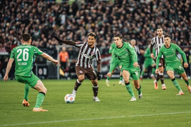 Soccer Men Season 2025 2026 Soccer Bundesliga 09 Matchday FC St Pauli vs Borussia Mönchengladbach 01 11 2025 Joel Chima Fujita 16, FC St Pauli Hamburg Millerntor Stadion Hamburg Germany