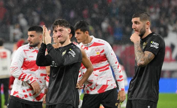 Jeff Chabot VfB Stuttgart re and Angelo Stiller VfB Stuttgart Mitte RB Leipzig vs VfB Stuttgart, Football, 1 Bundesliga, Matchday 9, Season 2025 2026, 01 11 2025 DFB DFL REGULATIONS PROHIBIT ANY USE OF PHOTOGRAPHS AS IMAGE SEQUENCES AND OR QUASI VIDEO RB Leipzig vs VfB Stuttgart, Football, 1 Bundesliga, Matchday 9, Season 2025 2026, 01 11 2025 Leipzig Copyright: xEibner-Pressefoto BertxHarzerx EP_BHR