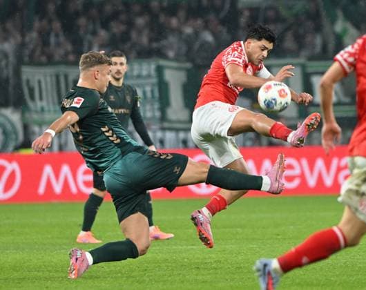 Soccer Bundesliga Season 2025 2026 Mewa Arena Mainz 01 11 2025 1 FSV Mainz 05 mz SV Werder Bremen hb 1 1 Dawid KOWNACKI SV Werder Bremen , li Nadiem AMIRI 1 FSV Mainz 05 DFL REGULATIONS PROHIBIT ANY USE OF PHOTOGRAPHS AS IMAGE SEQUENCES AND OR QUASI VIDEO EDITORIAL USE ONLY NATIONAL AND INTERNATIONAL NEWS AGENCIES OUT Soccer Bundesliga 1 FSV Mainz 05