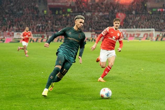 01 11 2025, xhfmx, Soccer 1 Bundesliga, FSV Mainz 05 Werder Bremen Justin Njinmah SV Werder Bremen DFL DFB REGULATIONS PROHIBIT ANY USE OF PHOTOGRAPHS as IMAGE SEQUENCES and or QUASI VIDEO Mainz