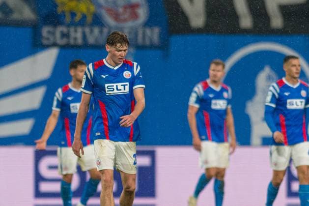 Rostock, Germany 01 November 2025 3 Liga 2025 2026 FC Hansa Rostock vs SC Verl In the picture in front Ryan Naderi Hansa Rostock unhappy on the pitch DFB regulations prohibit any use of photographs as image sequences and or quasi video Copyright: xFotostandx xVoelkerx