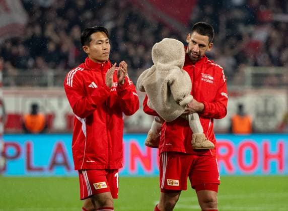 Soccer, Men, Season 2025 2026, 1 Bundesliga 9 Matchday , 1 FC Union Berlin SC Freiburg, v l Woo Yeong Jeong Wooyeong, 1 FC Union Berlin , Rani Khedira 1 FC Union Berlin , Disappointment after final whistle, 01 11 2025, Copyright: xMatthiasxKochx