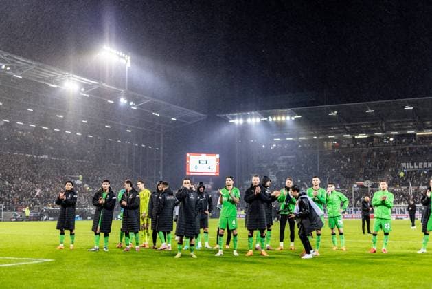 Hamburg, November 1, 2025 Football, 1 Bundesliga 2025 26, FC St Pauli Borussia MoÌˆnchengladbach Final jubilation among the players of Borussia MoÌˆnchengladbach DFL REGULATIONS PROHIBIT ANY USE OF PHOTOGRAPHS AS IMAGE SEQUENCES AND OR QUASI VIDEO