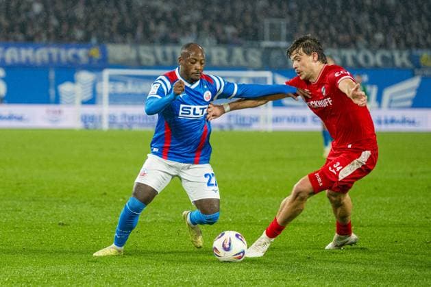 Rostock, Germany 01 November 2025 3 Liga 2025 2026 FC Hansa Rostock vs SC Verl In the picture from left in a duel Christian Kinsombi Hansa Rostock and Fynn Otto SC Verl DFB regulations prohibit any use of photographs as image sequences and or quasi video Copyright: xFotostandx xVoelkerx