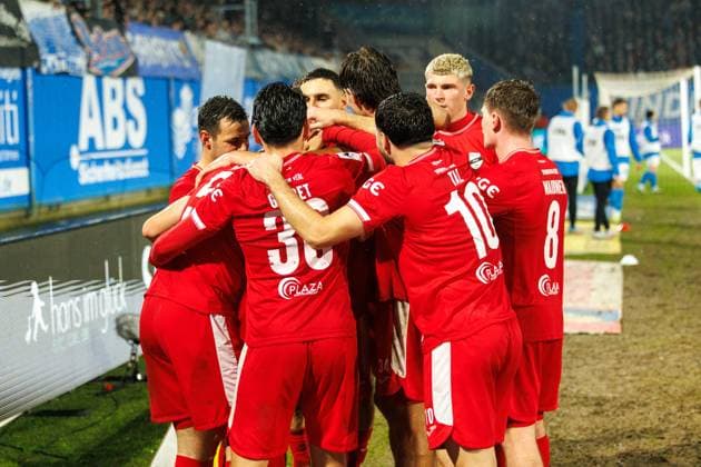 Goal celebration 1 2 with scorer no. 5 Martin Ens VERL GER, FC Hansa Rostock vs SC Verl, Football, Men, 3 League, Matchday 13, Season 2025 2026, 01 11 2025 Rostock Ostseestadion Mecklenburg Vorpommern Germany