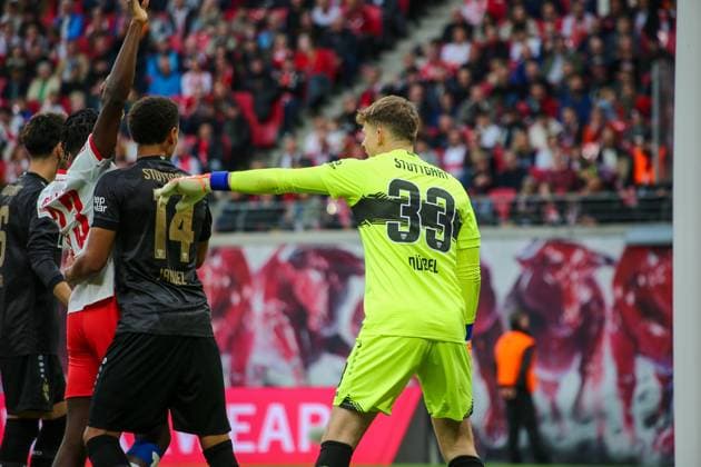 Germany Soccer Bundesliga 2025 26, 9 Matchday RB Leipzig vs VfB Stuttgart Red Bull Arena Stadion Leipzig Alexander Nübel Alexander Nubel VfB Stuttgart, 33 Luca Jaquez VfB Stuttgart, 14 Castello Lukeba RB Leipzig, 23 Leipzig Copyright: xAymanxAlahmedx