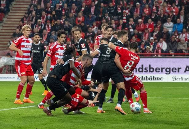 Soccer, Men, Season 2025 2026, 1 Bundesliga 9 Matchday , 1 FC Union Berlin SC Freiburg, offside by Rani Khedira r 8, 1 FC Union Berlin after alleged goal by Andrej Ilic M , 1 FC Union Berlin to 1 0, 01 11 2025, Copyright: xMatthiasxKochx