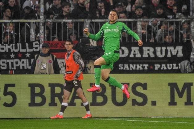 0 4 of 22 Oscar Fraulo Gladbach Germany , Hamburg , Millerntorstadion , Football , 1 Bundesliga , FC St Pauli Borussia Mönchengladbach