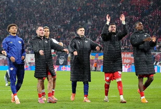 Germany Bundesliga 2025 26, 9 Matchday RB Leipzig vs VfB Stuttgart Red Bull Arena Stadion Leipzig Victory celebration Willi Orban Willi Orban RB Leipzig, 4 Antonio Nusa RB Leipzig, 7 Christoph Baumgartner RB Leipzig, 14 RÃ mulo Romulo RB Leipzig, 40 Leipzig Copyright: xAymanxAlahmedx