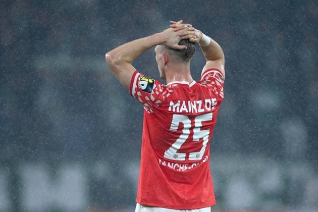 Andreas HANCHE OLSEN MZ enttaeuscht, enttäuscht, Enttäuschung, Enttaeuschung 1 FSV Mainz 05 MZ SV Werder Bremen HB 1 1 Fussball 1 Bundesliga Saison 2025 2026, 9 Spieltag, Spieltag9, matchday9, am 01 11 2025, MEWA Arena Mainz DFL regulations prohibit any use of photographs as image sequences and or quasi video Â