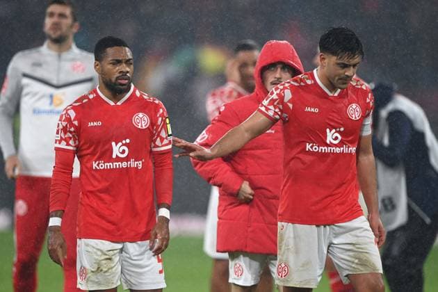Arnaud NORDIN MZ and Nadiem AMIRI MZ enttaeuscht, enttäuscht, Enttäuschung, Enttaeuschung 1 FSV Mainz 05 MZ SV Werder Bremen HB 1 1 Fußball 1 Bundesliga Saison 2025 2026, 9 Spieltag, Spieltag9, matchday9, am 01 11 2025, MEWA Arena Mainz DFL regulations prohibit any use of photographs as image sequences and or quasi video Â
