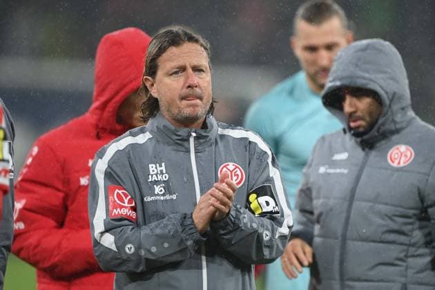 Coach Bo HENRIKSEN MZ enttaeuscht, enttäuscht, Enttäuschung, Enttaeuschung 1 FSV Mainz 05 MZ SV Werder Bremen HB 1 1 Fußball 1 Bundesliga Saison 2025 2026, 9 Spieltag, Spieltag9, matchday9, am 01 11 2025, MEWA Arena Mainz DFL regulations prohibit any use of photographs as image sequences and or quasi video Â
