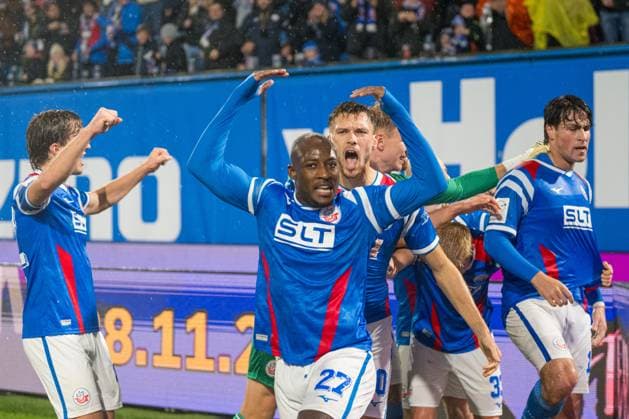 Rostock, Germany 01 November 2025 3 Liga 2025 2026 FC Hansa Rostock vs SC Verl In the picture 2 from left Christian Kinsombi Hansa Rostock cheers after his goal to 2 2 DFB regulations prohibit any use of photographs as image sequences and or quasi video Copyright: xFotostandx xVoelkerx