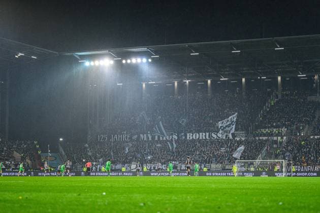 Soccer I Men I Season 2025 2026 I Bundesliga I 9 Matchday I FC St Pauli Borussia Mönchengladbach I 01 11 2025 The fans of Borussia Mönchengladbach Hamburg Millerntor Stadion Hamburg Germany Copyright: xLobecax xHenningxRohlfsx