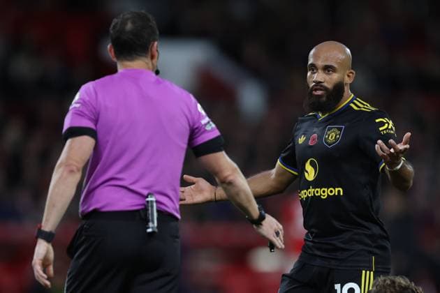 Nottingham Forest v Manchester United, ManU Premier League Bryan Mbeumo of Manchester United remonstrates with Referee Darren England during the Premier League match at the City Ground, Nottingham UK Newspapers OUT Copyright: xRyanxJenkinsonx FIL-22438-0074