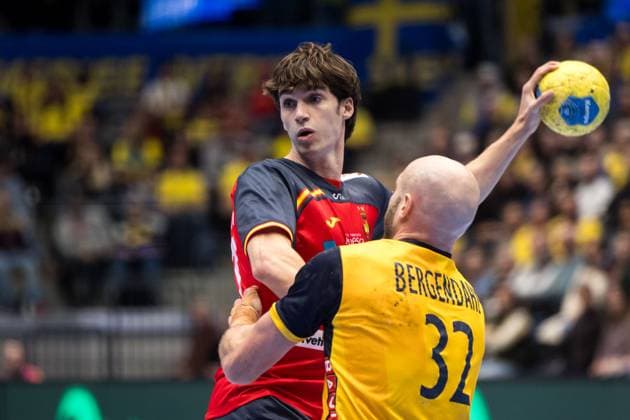 251101 Pablo Urdangarin de Borbon of Spain and Oscar Bergendahl of Sweden during the international friendly handball match between Sweden and Spain on November 1, 2025 in Eskilstuna Photo Kenta Jönsson BILDBYRAN COP 210 KJ0282 handball handboll handball landslag sverige sweden spain national teams bbeng  Copyright: KENTAxJÖNSSON BB251101KJ042