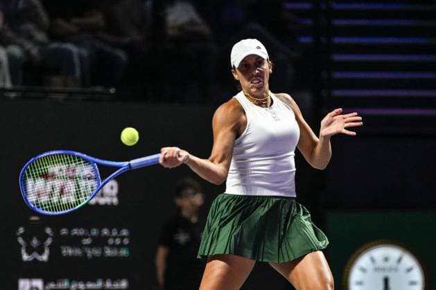 WTA, Tennis Damen Finals 2025 in Riyadh - Day One RIYADH, SAUDI ARABIA – NOVEMBER 01: Madison Keys of the United States plays against Iga Swiatek of Poland during their match on Day 1 of the 2025 WTA Finals, part of the Hologic WTA Tour, at King Saud University Indoor Arena in Riyadh, Saudi Arabia, on November 1, 2025. Artur Widak Anadolu Riyadh Saudi Arabia. Editorial use only. Please get in touch for any other usage.  Copyright: x2025xAnadoluxArturxWidakx