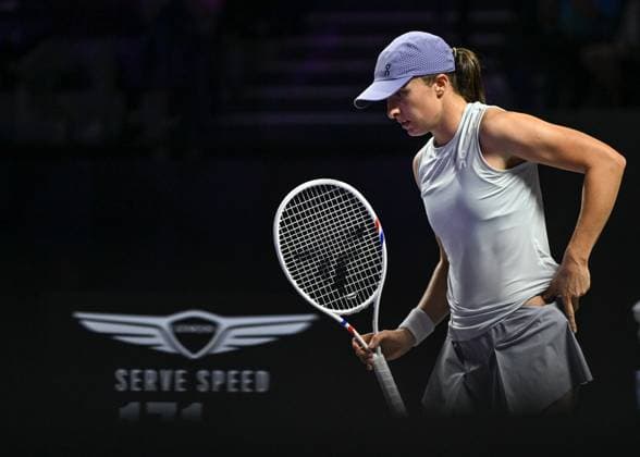 WTA, Tennis Damen Finals 2025 in Riyadh - Day One RIYADH, SAUDI ARABIA – NOVEMBER 01: Iga Swiatek of Poland plays against Madison Keys of the United States during their match on Day 1 of the 2025 WTA Finals, part of the Hologic WTA Tour, at King Saud University Indoor Arena in Riyadh, Saudi Arabia, on November 1, 2025. Artur Widak Anadolu Riyadh Saudi Arabia. Editorial use only. Please get in touch for any other usage.  Copyright: x2025xAnadoluxArturxWidakx