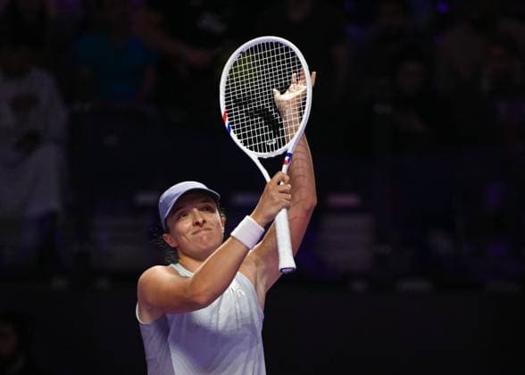WTA, Tennis Damen Finals 2025 in Riyadh - Day One RIYADH, SAUDI ARABIA – NOVEMBER 01: Iga Swiatek of Poland celebrates after winning against Madison Keys of the United States during the opening match on Day 1 of the 2025 WTA Finals, part of the Hologic WTA Tour, at King Saud University Indoor Arena in Riyadh, Saudi Arabia, on November 1, 2025. Artur Widak Anadolu Riyadh Saudi Arabia. Editorial use only. Please get in touch for any other usage.  Copyright: x2025xAnadoluxArturxWidakx