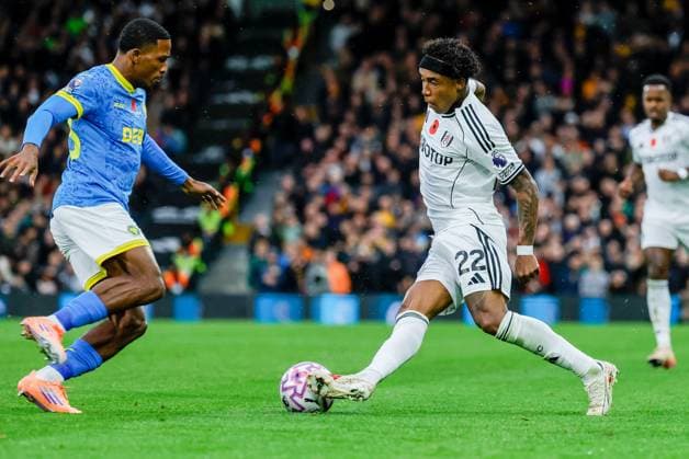 1st November 2025; Craven Cottage, Fulham, London, England; Premier League Football, Fulham versus Wolverhampton Wanderers; Fulham FC Forward Kevin Santos Lopes de Macedo controls the ball under pressure  BobxKupbens