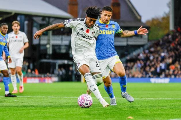 1st November 2025; Craven Cottage, Fulham, London, England; Premier League Football, Fulham versus Wolverhampton Wanderers; Fulham FC Forward Kevin Santos Lopes de Macedo controls the ball under pressure  BobxKupbens