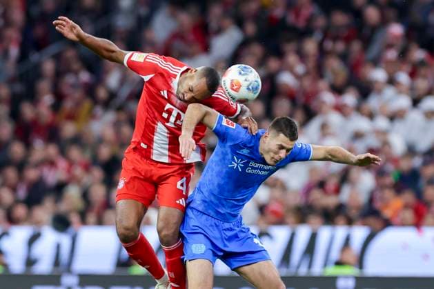 Jonathan Tah (FC Bayern Muenchen) und Patrik Schick (Bayer 04 Leverkusen) kaempfen um den Ball, Bundesliga, FC Bayern München v Bayer 04 Leverkusen, Allianz Arena am 01. November 2025 in München, Deutschland. (Foto von Marco Steinbrenner DeFodi Images) Jonathan Tah (FC Bayern Muenchen) und Patrik Schick (Bayer 04 Leverkusen) battle for the ball, Bundesliga, FC Bayern München v Bayer 04 Leverkusen, Allianz Arena, November 1, 2025 in München, Germany. (Photo by Marco Steinbrenner DeFodi Images) DFL regulations prohibit any use of photographs as image sequences and or quasi-video. Jonathan Tah FC Bayern Muenchen and Patrik Schick Bayer 04 Leverkusen battle for the ball, Bundesliga, FC Bayern München v Bayer 04 Leverkusen, Allianz Arena, November 1, 2025 in Munich, Germany Photo by Marco Steinbrenner DeFodi Images Jonathan Tah FC Bayern Muenchen and Patrik Schick Bayer 04 Leverkusen battle for the ball, Bundesliga, FC Bayern München v Bayer 04 Leverkusen, Allianz Arena, November 1, 2025 in München, Germany Photo by Marco Steinbrenner DeFodi Images DFL regulations prohibit any use of photographs as image sequences and or quasi video