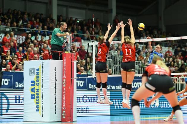Jette Kuipers Dresdner SC, 8 Amanda Siksna Dresdner SC, 11 Dresdner SC vs SSC Palmberg Schwerin, 1 Volleyball Bundesliga Damen, Spielzeit 2025 2026, 01 11 2025 Dresdner SC vs SSC Palmberg Schwerin, 1 Volleyball Bundesliga Damen, Spielzeit 2025 2026, 01 11 2025 Dresden Copyright: xEibner-Pressefoto xHoepnerx EP_PHR