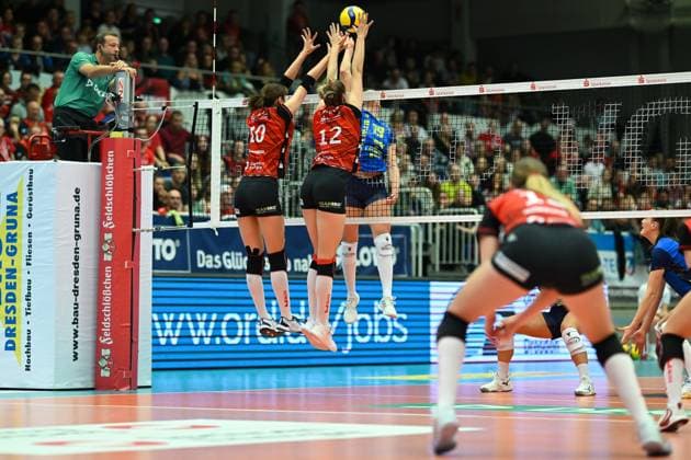 Miku Akimoto Dresdner SC, 10 Mette Pfeffer Dresdner SC, 12 Dresdner SC vs SSC Palmberg Schwerin, 1 Volleyball Bundesliga Damen, Spielzeit 2025 2026, 01 11 2025 Dresdner SC vs SSC Palmberg Schwerin, 1 Volleyball Bundesliga Damen, Spielzeit 2025 2026, 01 11 2025 Dresden Copyright: xEibner-Pressefoto xHoepnerx EP_PHR