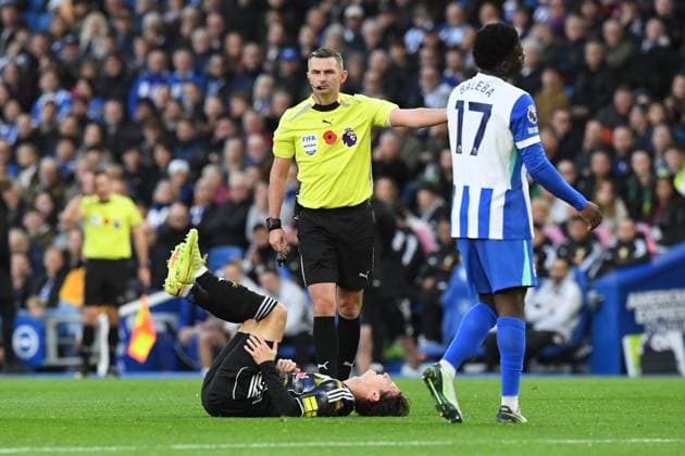 Brighton and Hove Albion v Leeds United Premier League 01 11 2025. Referee Michael Oliver awards a free kick to Brenden Aaronson Forward of Leeds United following the foul by Carlos Baleba Midfielder of Brighton and Hove Albion during the Premier League match between Brighton and Hove Albion and Leeds United at the American Express Stadium, Brighton and Hove, England on 1 November 2025. Brighton and Hove American Express Stadium East Sussex England Editorial use only DataCo restrictions apply See www.football-dataco.com , Copyright: xJeffxMoodx PSI-23147-0055