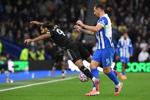 Brighton and Hove Albion v Leeds United Premier League 01 11 2025. Dominic Calvert-Lewin Forward of Leeds United goes go ground under pressure from Lewis Dunk Defender of Brighton and Hove Albion during the Premier League match between Brighton and Hove Albion and Leeds United at the American Express Stadium, Brighton and Hove, England on 1 November 2025. Brighton and Hove American Express Stadium East Sussex England Editorial use only DataCo restrictions apply See www.football-dataco.com , Copyright: xJeffxMoodx PSI-23147-0056