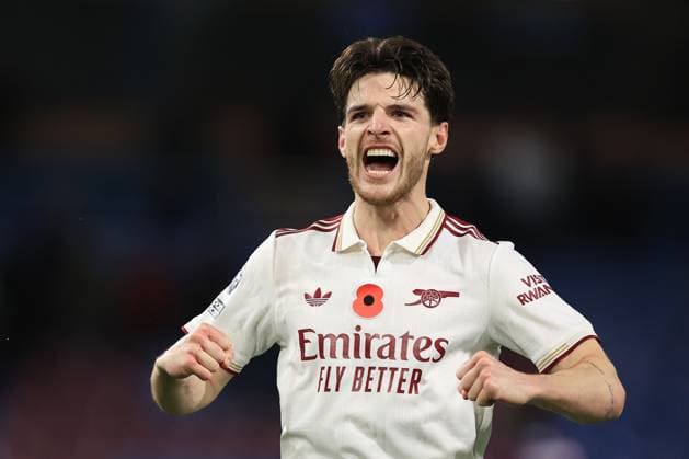 Fußball Premier League Burnley gegen Arsenal 1. November 2025 Premier League Burnley gegen Arsenal Declan Rice von Arsenal feiert den Sieg Foto Simon Stacpoole Abseits Burnley UK  Copyright: xSimonxStacpoolexOffside