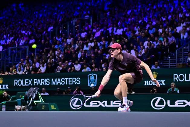 TENNIS : Rolex Paris Masters - Paris - 01 11 2025 Jannik Sinner ( Italy ) during the Rolex Paris Masters at Paris La Defense Arena on November 01, 2025 in Nanterre, France. (Photo by Federico Pestellini PSNewz ) ParisFrance  Copyright: xFedericoxPestellinix