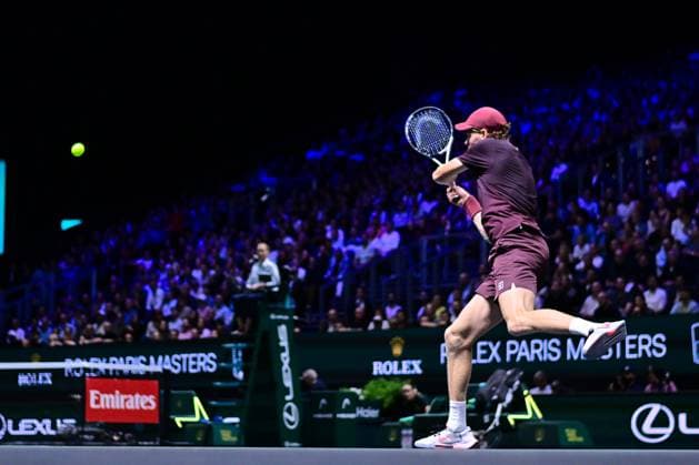 TENNIS : Rolex Paris Masters - Paris - 01 11 2025 Jannik Sinner ( Italy ) during the Rolex Paris Masters at Paris La Defense Arena on November 01, 2025 in Nanterre, France. (Photo by Federico Pestellini PSNewz ) ParisFrance  Copyright: xFedericoxPestellinix