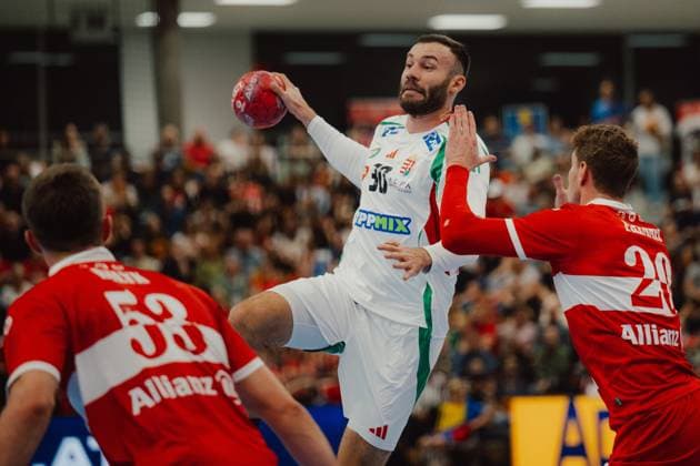 HANDBALL - OEHB, 100 years anniversary VIENNA,AUSTRIA,01.NOV.25 - HANDBALL - OEHB, Oesterreichischer Handballbund, Handball Austria, 100 years anniversary, test match, Austria vs Hungary. Image shows Mykola Bilyk (AUT), Zoran Ilic (HUN) and Sebastian Frimmel (AUT).  GEPAxpictures xAlexanderxSolc
