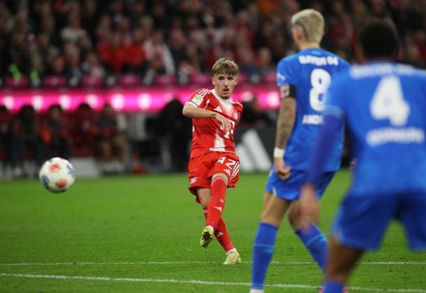 Football, Men, Bundesliga, Season 2025 2026, FC Bayern Munich Bayer 04 Leverkusen, Allianz Arena Lennart Karl FC Bayern Munich with a shot on goal, Goal chance DFB, DFL regulations prohibit any use of photographs as image sequences and or quasi video