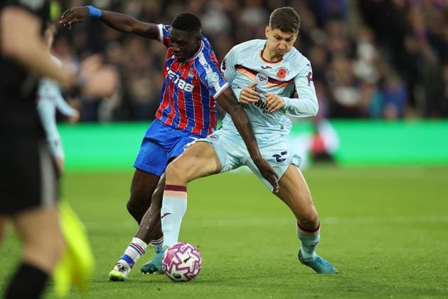 1st November 2025; Selhurst Park, Selhurst, London, England; Premier League Football, Crystal Palace versus Brentford; Ismaila Sarr of Crystal Palace and Vitaly Janelt of Brentford  KatiexChan