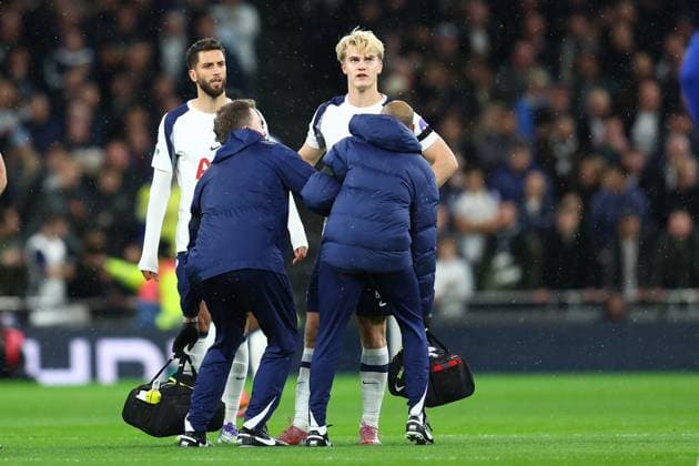 London, England, 1st November 2025. Lucas Bergvall of Tottenham Hotspur receives medical attention after seeming to look unsteady on his feet and later being substituted during the Tottenham Hotspur vs Chelsea Premier League match at the Tottenham Hotspur Stadium, London. Picture credit should read: Paul Terry Sportimage EDITORIAL USE ONLY. No use with unauthorised audio, video, data, fixture lists, club league logos or live services. Online in-match use limited to 120 images, no video emulation. No use in betting, games or single club league player publications. SPI_020_PT_Tottenham_Chelsea SPI-4252-0020