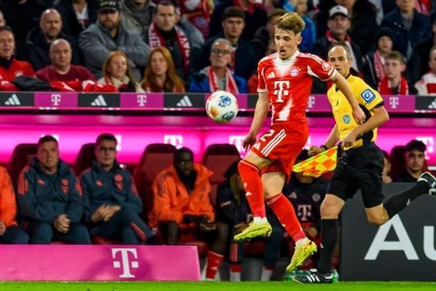 GER, DFB, FC Bayern Muenchen vs Bayer 04 Leverkusen 01 11 2025, Allianz Arena, Muenchen, GER, DFB, FC Bayern Muenchen vs Bayer 04 Leverkusen, in the picture Lennart Karl FCB 42 nordphotoxGmbHx xStraubmeier nph00004