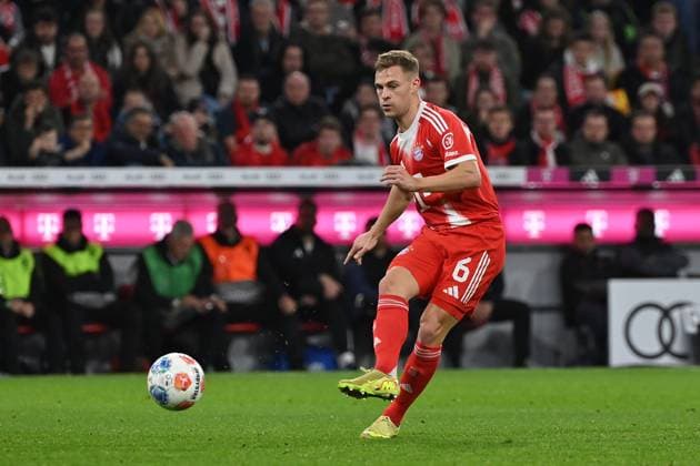 01 11 2025, xjrdrx, Soccer 1 Bundesliga, FC Bayern Muenchen Bayer 04 Leverkusen v l Joshua Kimmich FC Bayern Muenchen DFL DFB REGULATIONS PROHIBIT ANY USE OF PHOTOGRAPHS as IMAGE SEQUENCES and or QUASI VIDEO Muenchen