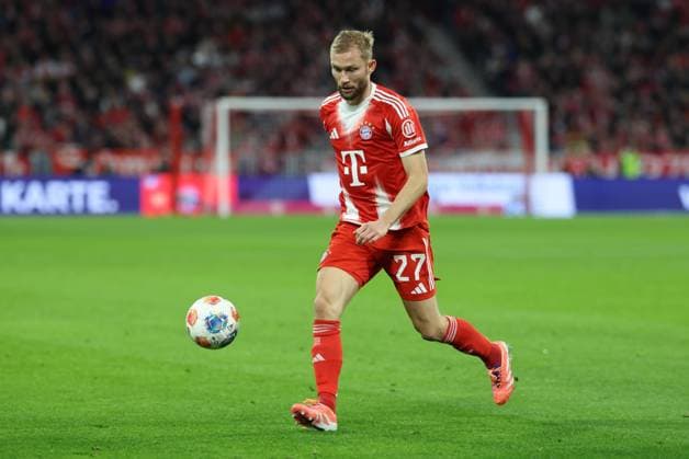Konrad Laimer 27 FC Bayern Muenchen , FC Bayern Muenchen vs Bayer 04 Leverkusen, Soccer, 1 Bundesliga, 9 Matchday, 01 11 2025 DFB regulations prohibit any use of photographs as image sequences and or quasi video Muenchen Bayern Germany Copyright: xkolbert-press ChristianxKolbertx
