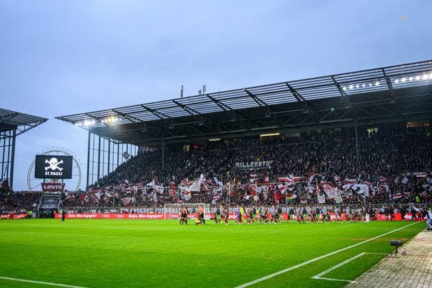 Soccer I Men I Season 2025 2026 I Bundesliga I 9 Matchday I FC St Pauli Borussia Mönchengladbach I 01 11 2025 The full Millerntor Stadion Hamburg Millerntor Stadion Hamburg Germany Copyright: xLobecax xHenningxRohlfsx