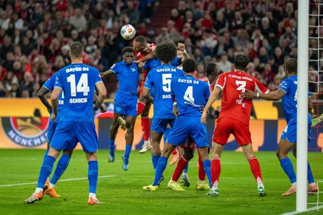 Jonathan Tah FC Bayern Muenchen, 04 , GER, FC Bayern Muenchen vs Bayer 04 Leverkusen, Football, Bundesliga, 09 Matchday, Season 2025 2026, 01 11 2025, DFL DFB REGULATES PROHIBIT ANY USE OF PHOTOGRAPHS AS IMAGE SEQUENCES AND OR QUASI VIDEO, GER, FC Bayern Muenchen vs Bayer 04 Leverkusen, Football, Bundesliga, 09 Matchday, Season 2025 2026, 01 11 2025 Muenchen Copyright: xEibner-Pressefotox EP_EER