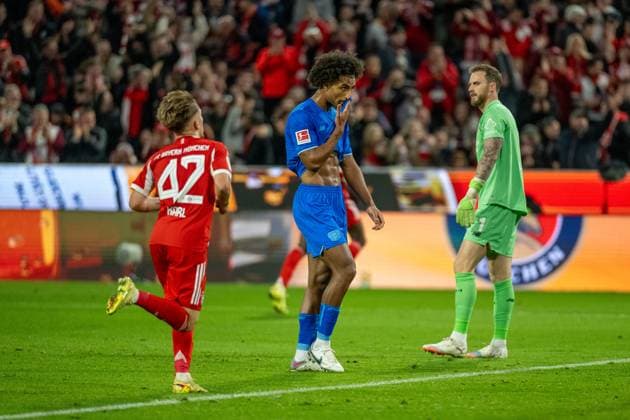 05fcb is disappointed disappointed, dissatisfied after goal to 1 0 by Serge Gnabry FC Bayern Muenchen, 07 , GER, FC Bayern Muenchen vs Bayer 04 Leverkusen, Football, Bundesliga, 09 Matchday, Season 2025 2026, 01 11 2025, DFL DFB REGULATES PROHIBIT ANY USE OF PHOTOGRAPHS AS IMAGE SEQUENCES AND OR QUASI VIDEO, GER, FC Bayern Muenchen vs Bayer 04 Leverkusen, Football, Bundesliga, 09 Matchday, Season 2025 2026, 01 11 2025 Muenchen Copyright: xEibner-Pressefotox EP_EER