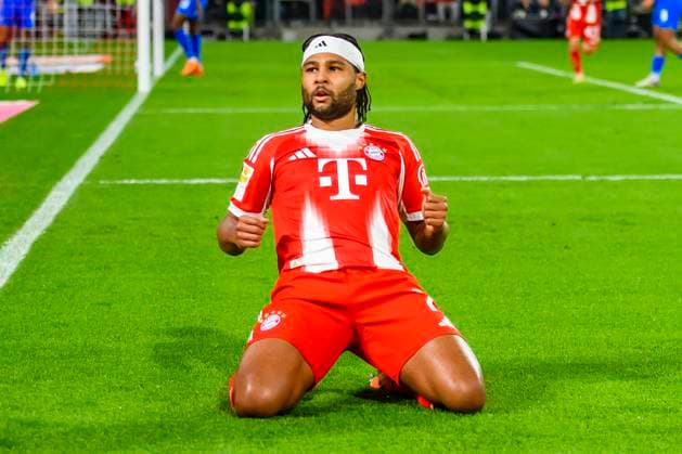 GER, DFB, FC Bayern Muenchen vs Bayer 04 Leverkusen 01 11 2025, Allianz Arena, Muenchen, GER, DFB, FC Bayern Muenchen vs Bayer 04 Leverkusen, in the picture cheering after the goal to 1 0 by Serge Gnabry FCB 7 nordphotoxGmbHx xStraubmeier nph00004