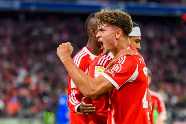 GER, DFB, FC Bayern Muenchen vs Bayer 04 Leverkusen 01 11 2025, Allianz Arena, Muenchen, GER, DFB, FC Bayern Muenchen vs Bayer 04 Leverkusen, in the picture cheering after the goal to 1 0 by Serge Gnabry FCB 7 with Nicolas Jackson FCB 11 Tom Bischof FCB 20 nordphotoxGmbHx xStraubmeier nph00004
