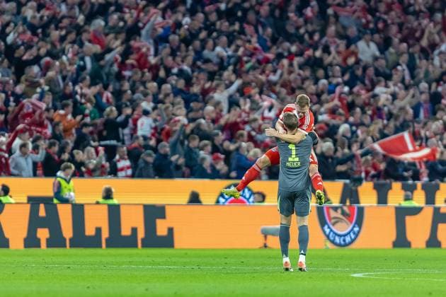 Goal 1 0 cheering Manuel Neuer FC Bayern Muenchen, 01 with Joshua Kimmich FC Bayern Muenchen, 06 in the arms fans in the background, GER, FC Bayern Muenchen vs Bayer 04 Leverkusen, Football, Bundesliga, 09 Matchday, Season 2025 2026, 01 11 2025, DFL DFB REGULATES PROHIBIT ANY USE OF PHOTOGRAPHS AS IMAGE SEQUENCES AND OR QUASI VIDEO, GER, FC Bayern Muenchen vs Bayer 04 Leverkusen, Football, Bundesliga, Matchday 09, Season 2025 2026, 01 11 2025 Muenchen Copyright: xEibner-Pressefoto JanixPlessx EP_JPL