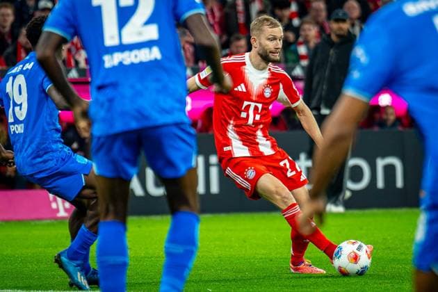 SOCCER - DFL, Bayern vs Leverkusen MUNICH,GERMANY,01.NOV.25 - SOCCER - 1. DFL, 1. Deutsche Bundesliga, FC Bayern Muenchen vs Bayer 04 Leverkusen. Image shows Konrad Laimer (Bayern).  GEPAxpictures xKevinxHackner