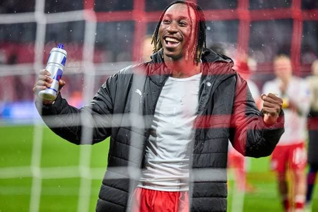 01 11 2025, Football, Men, Bundesliga, 2025 2026, RB Leipzig VfB Stuttgart Yan Diomande 49, RB Leipzig , happy, after the final whistle, celebrates the victory in front of fans Leipzig Red Bull Arena Saxony Germany